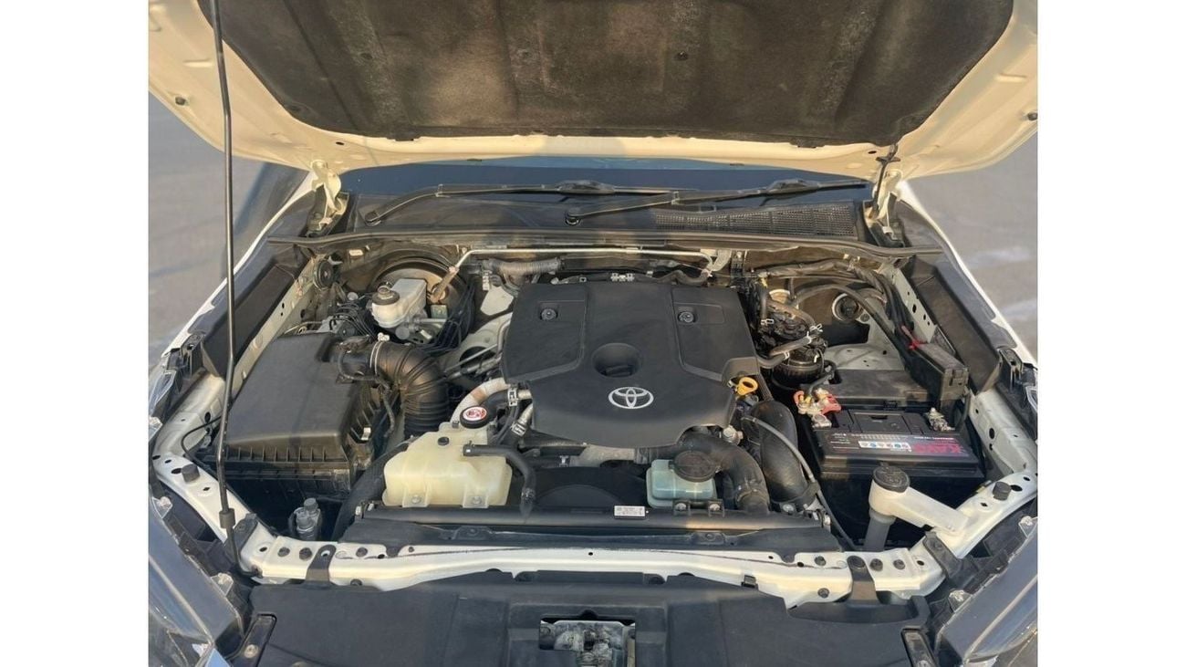 تويوتا هيلوكس 2021 Toyota Hilux Deisel - 2.8L V4 - Right Hand Drive UAE PASS