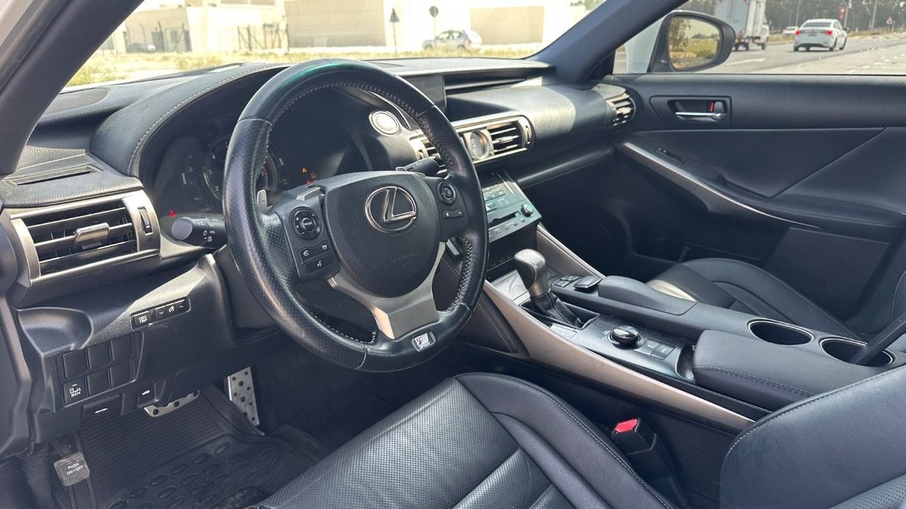 لكزس IS 250 F Sport 2.5L