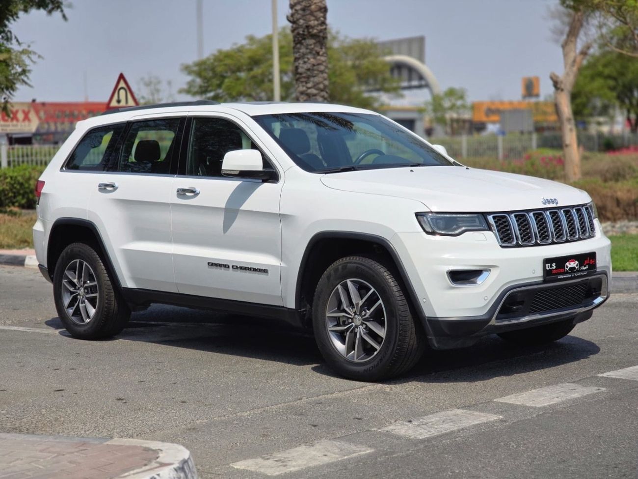 جيب جراند شيروكي GCC LIMITED WITH WARRANTY V6