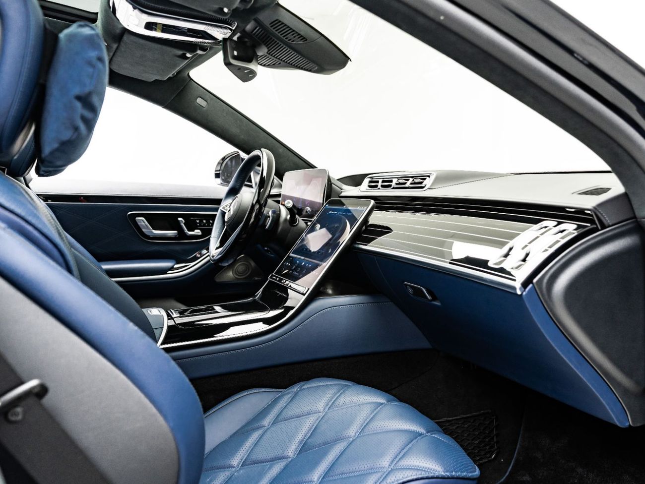 مرسيدس مايباخ S680 مايباخ 2024 Mercedes Maybach S680, 2028 Mercedes Warranty + Service Contract, Low KMs, GCC