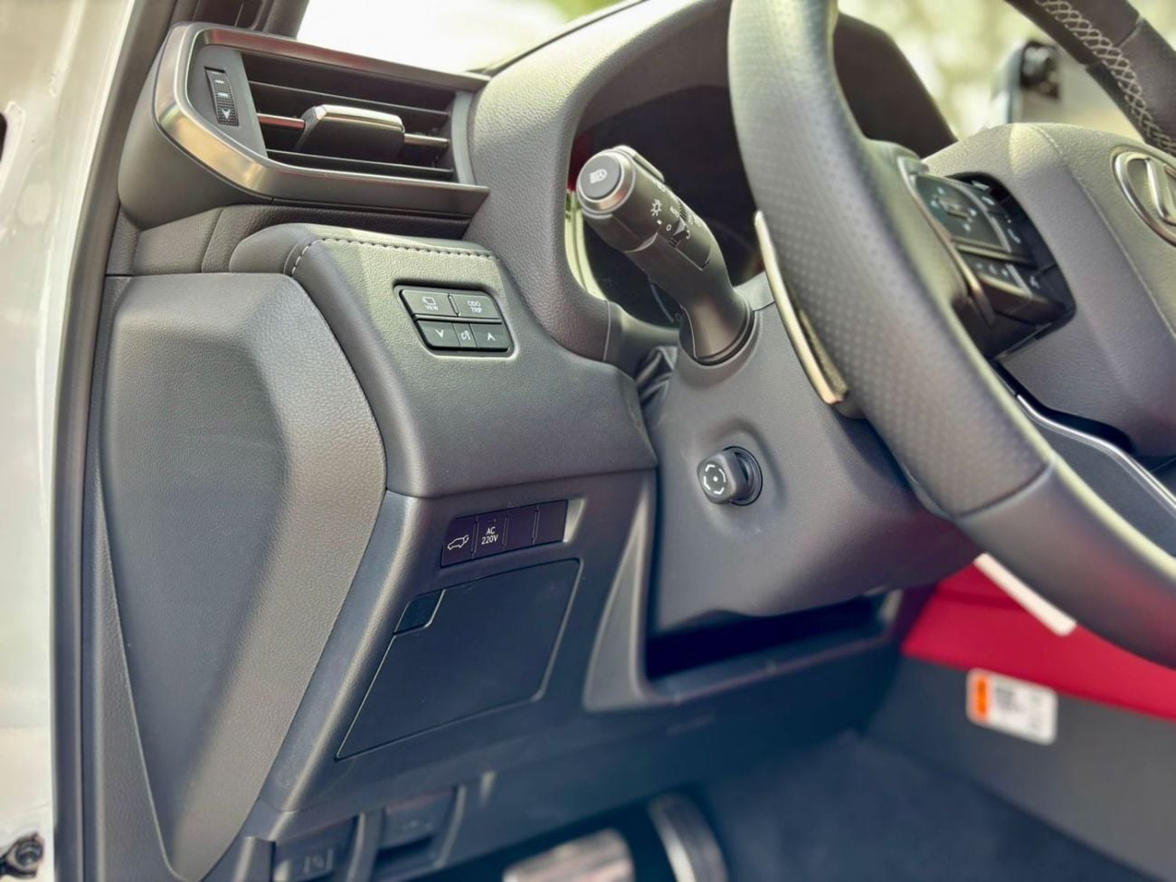 لكزس LX 700h F Sport