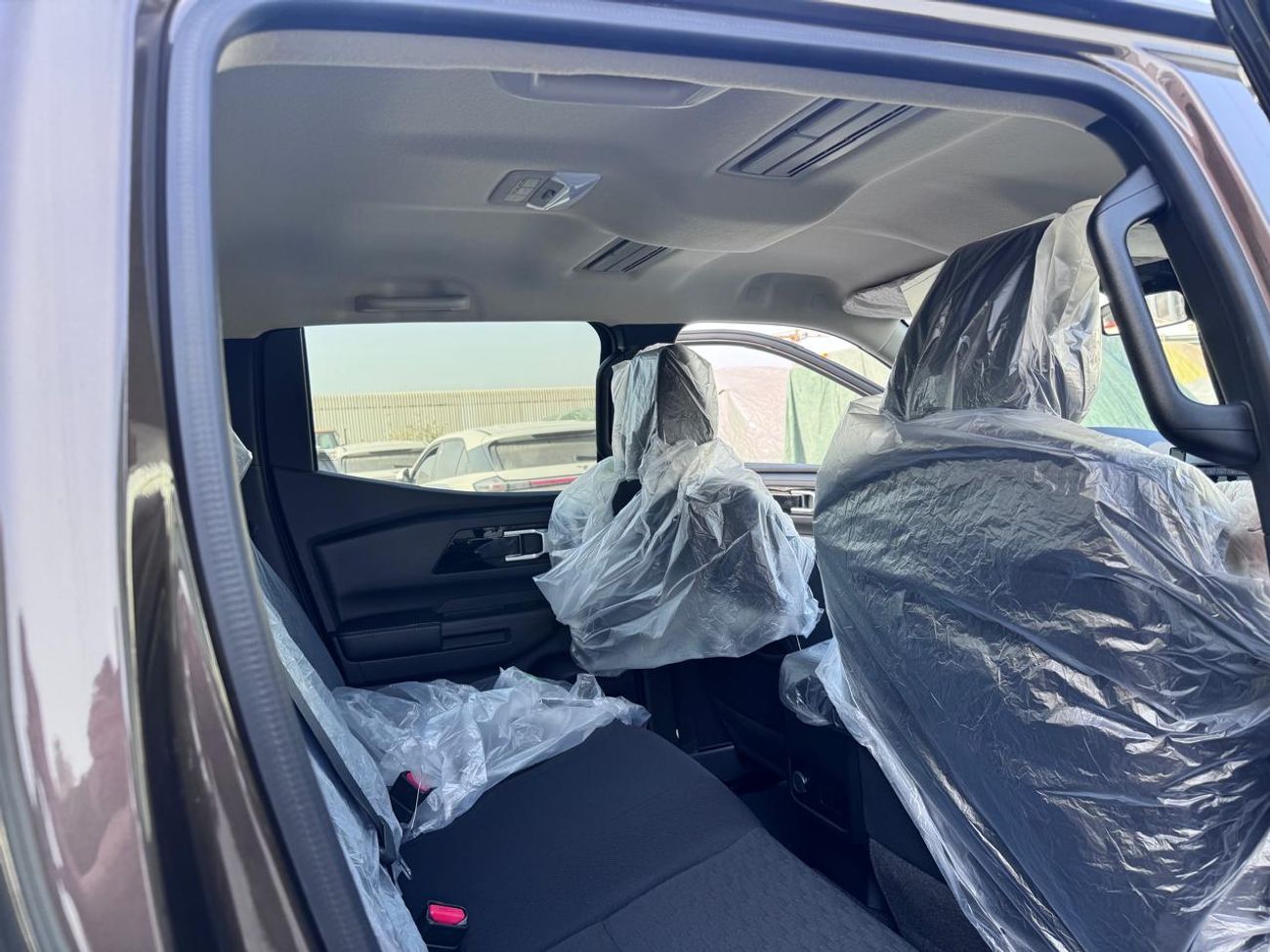 Mitsubishi L200 MITSUBISHI L200 Petrol Double Cabin 4WD 5MT 2.5L GLX_Basic Option_Bronze