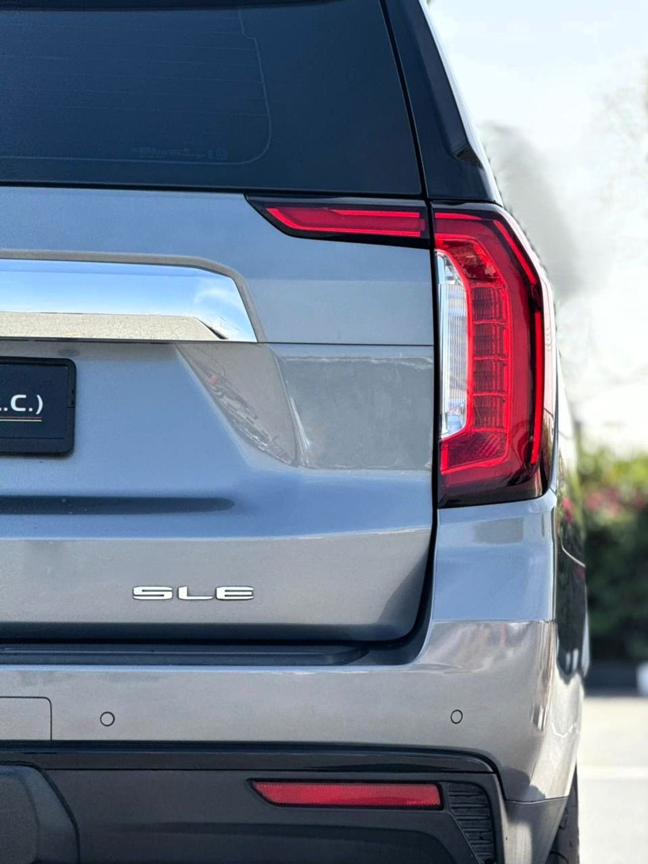 GMC Yukon SLE 5.3L 4WD (8 Seater) GMC YUKON SLE | YEAR: 2021 | GCC SPECS | KMS: 118,000 | FULL-SERVICE HISTORY