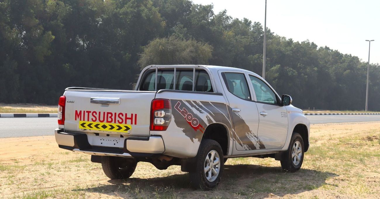 Mitsubishi L200 GL 2.5L Double Cab Utility 4WD Mitsubishi L200 - 2020 - GCC- Accident-free - 2.5L- 4X4 - in excellen