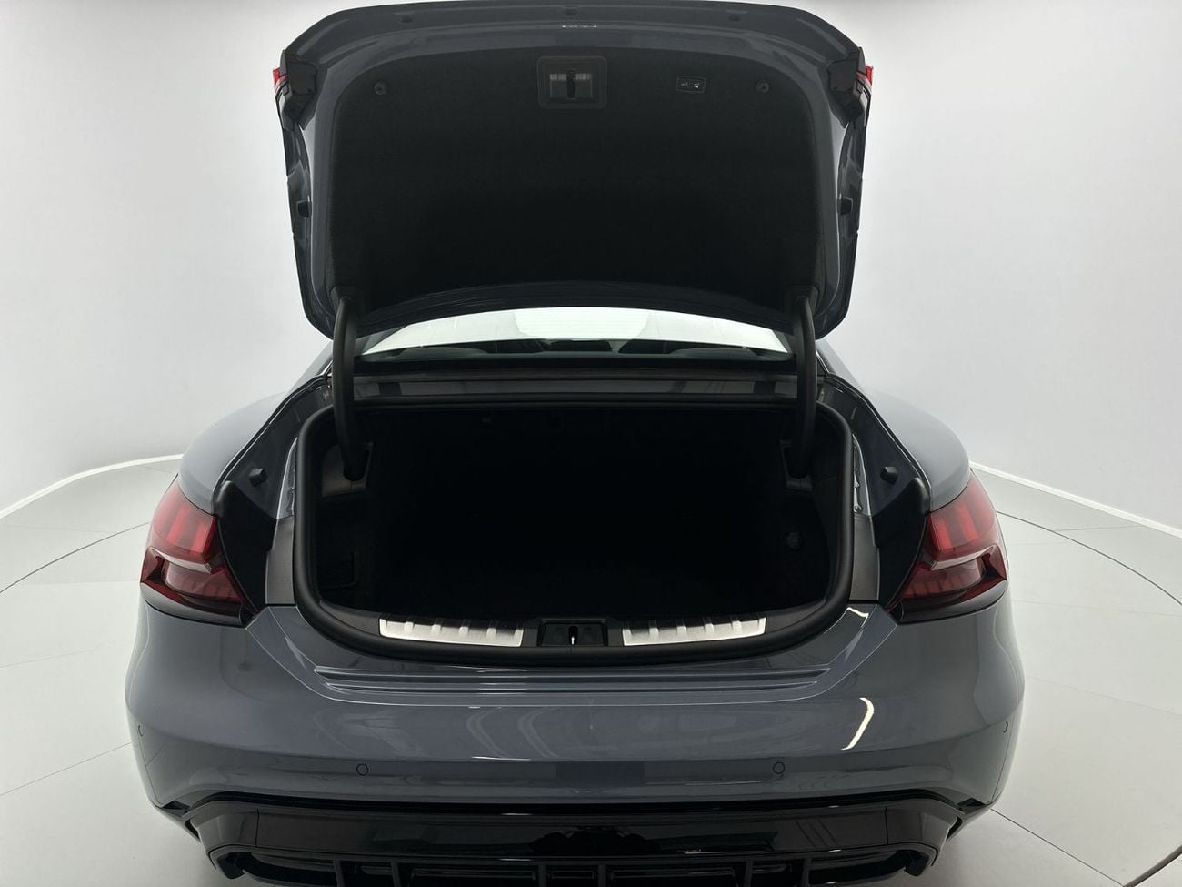 أودي إي ترون جي تي quattro 530hp Exclusive Edition (Ref# 07199)