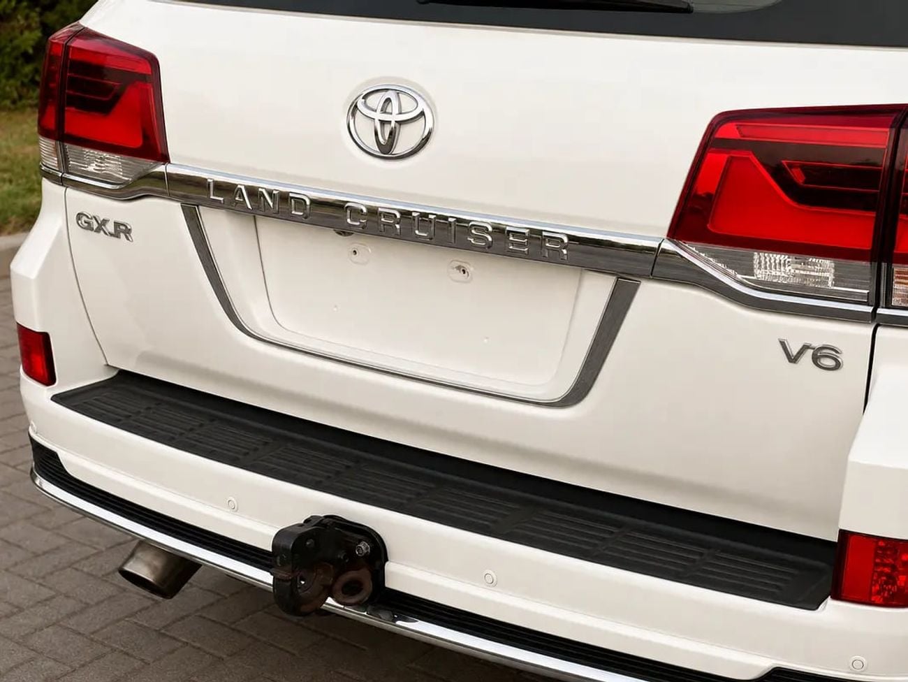 Toyota Land Cruiser GXR 3,360 P.M | | LANDCRUISER | GXR | 4.0L V6 | | GCC | ORIGINAL PAINT