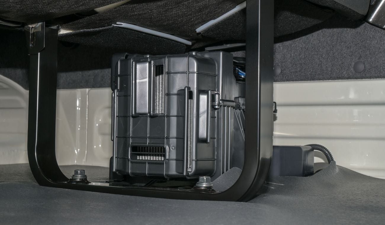 Toyota Hiace TOYOTA HIACE HIGHROOF 3.5L PETROL A/T - DX - (BACK HEATER)