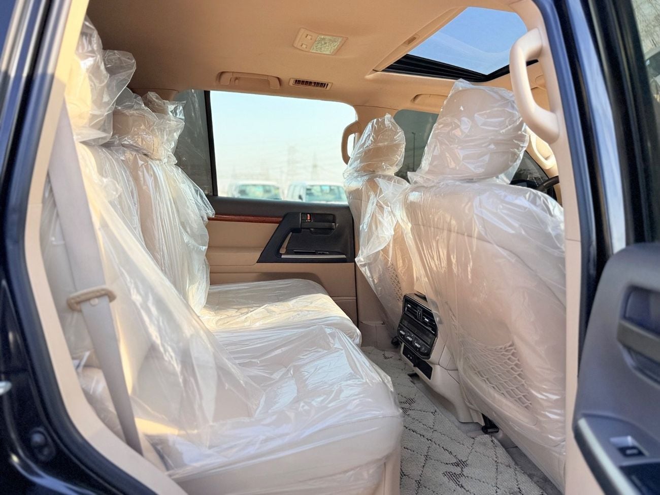 Toyota Land Cruiser GXR+ 4.0L Toyota Landcuriser GXR V8 4.0L modified inside and outside 2025 full option petrol