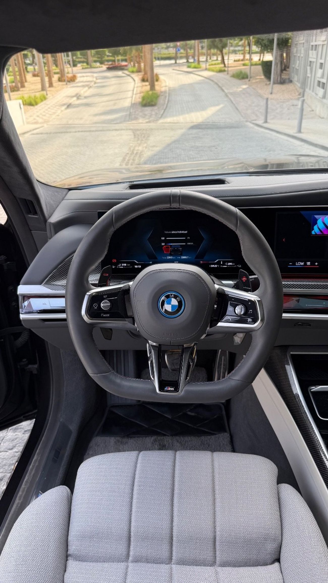 BMW M760e