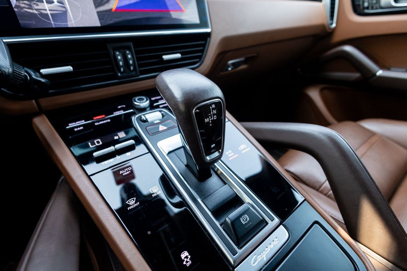 Porsche Cayenne Std 3.0L (340 HP)