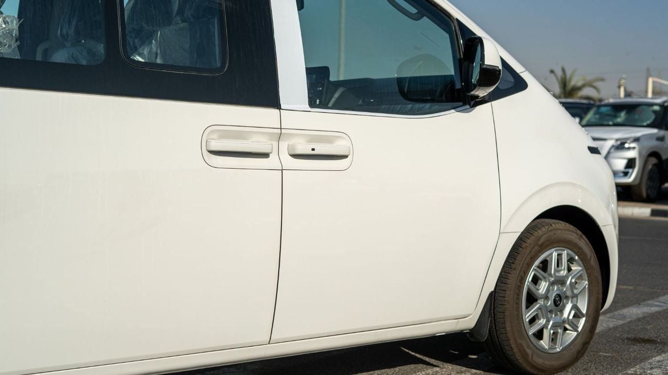 هيونداي ستاريا COMFORT Premium 11-Seater 2.2-liter 4-cylinder Turbo-charged Diesel 2024YM