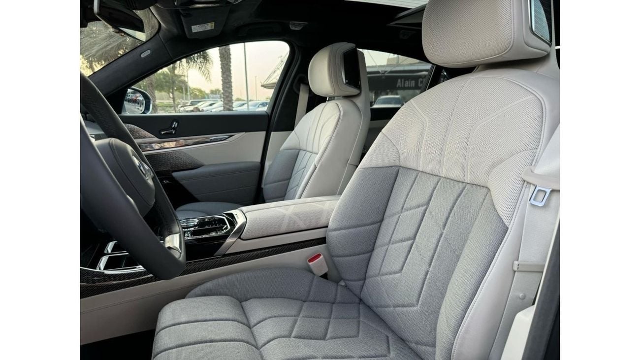 BMW i7 GCC SPEC UNDER WARRANTY AND SERVICE CONTRACT