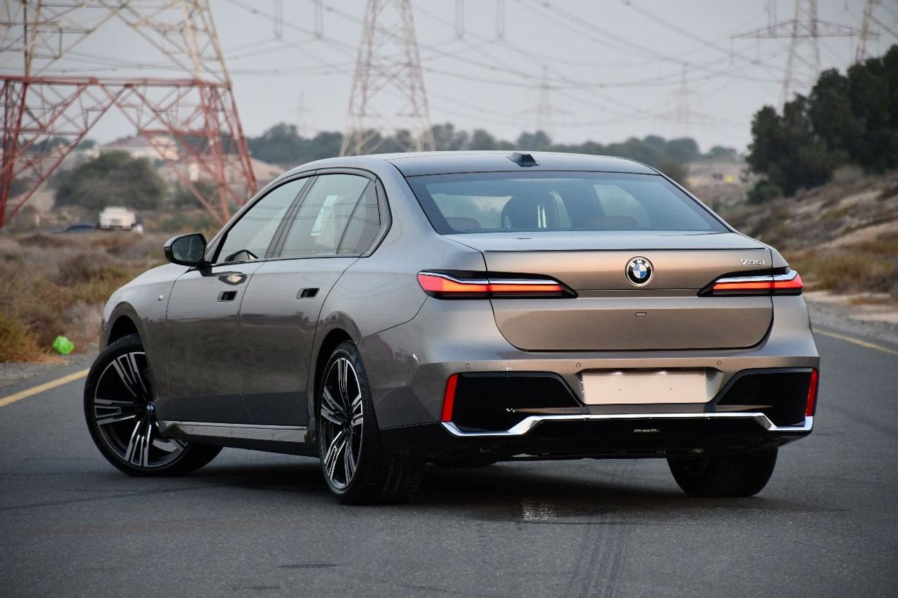 بي أم دبليو 735i BMW 735I M KIT 2026 GCC