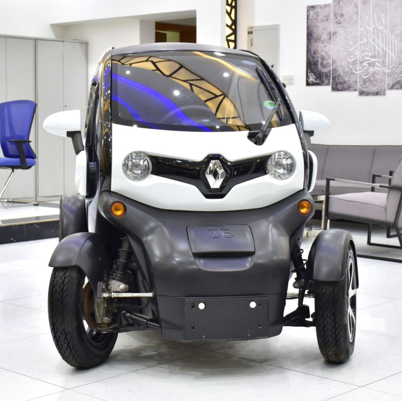 Renault Twizy EXCELLENT DEAL for our Renault Twizy ( 2019 Model ) in White / Black Color Korean Specs