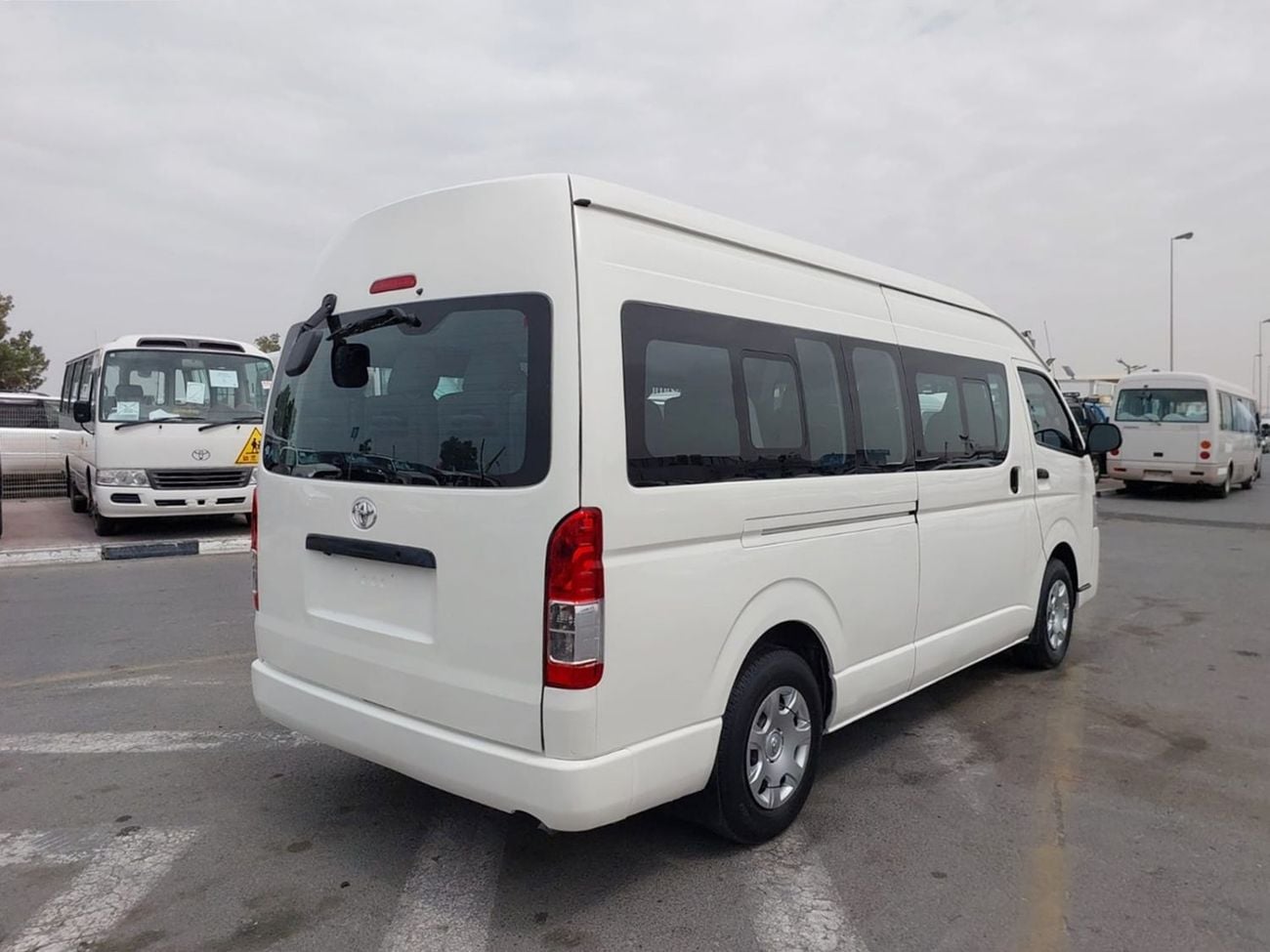 Toyota Hiace TOYOTA HIACE COMMUTER VAN RHD 2015 MODEL 3.0 L DIESEL AUTOMATIC(PM15106)