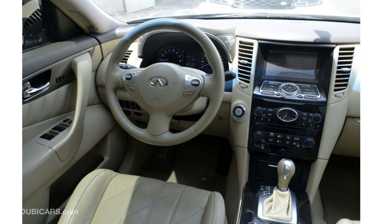 Infiniti QX70 Luxury Full Option in Brand New Condition