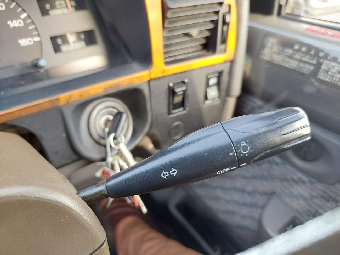 Toyota Hilux TOYOTA HILUX PICK UP RHD 1997 MODEL 2.4 L DIESEL AUTOMATIC(PM02314)