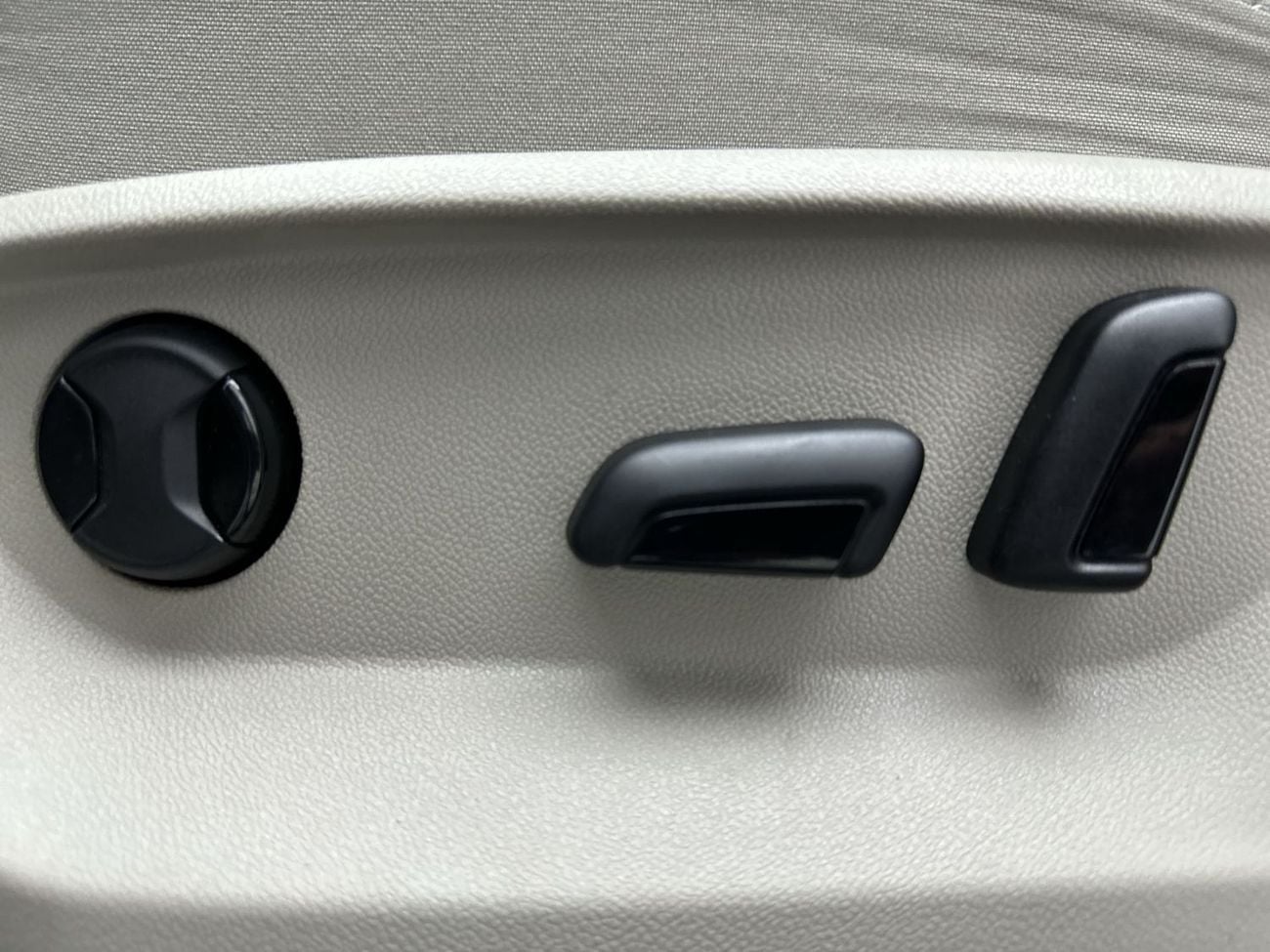 فولكس واجن تيرامونت Trendline 2.0L (Ref#54810) / WAS 149,900 AED - NOW 138,900 AED