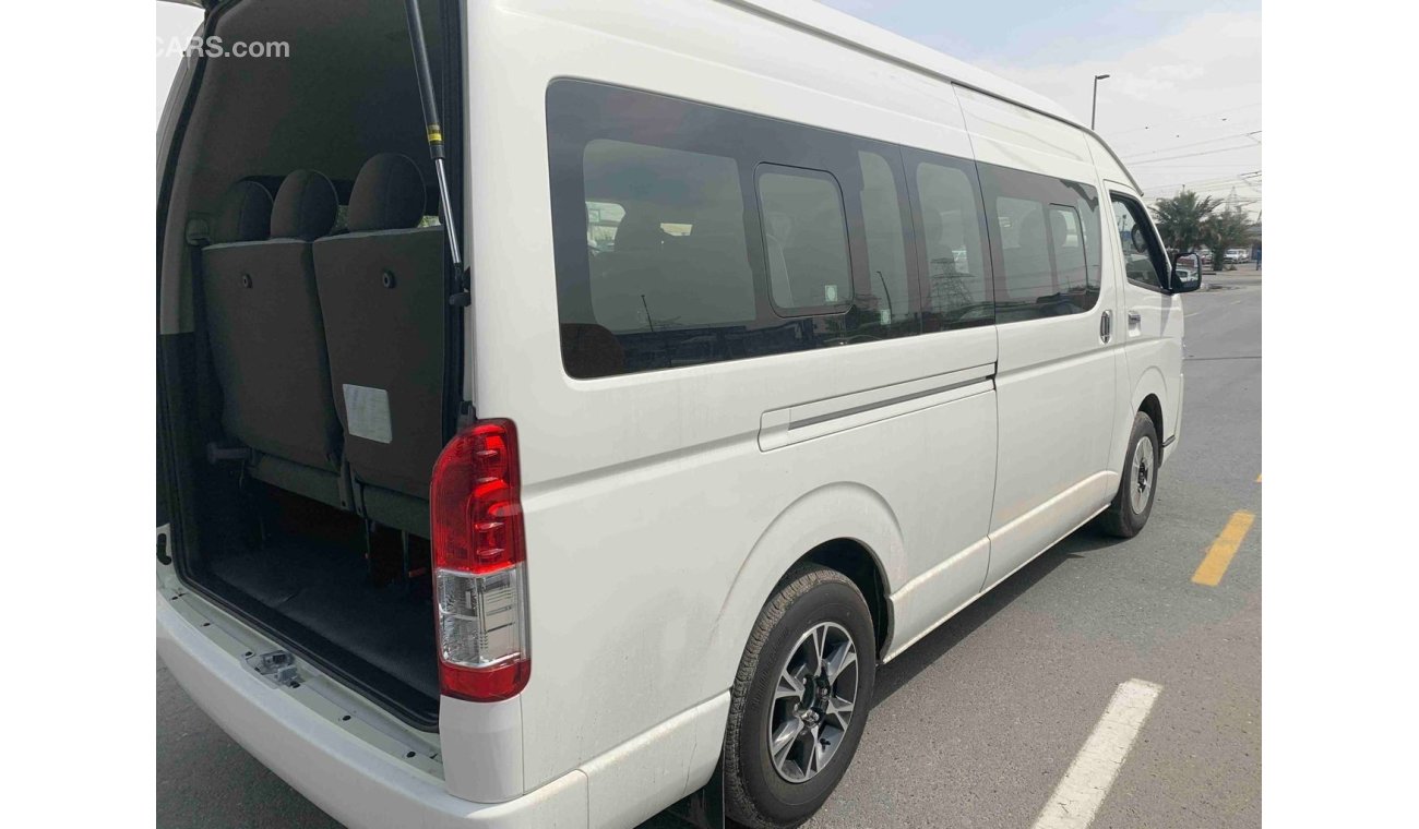 Toyota Hiace 2.5L DIESEL — 15 SEAT — 3 POINT SEAT BILT — AIRBAGS + ABS — HIGH BACK SEAT WITH HEATER