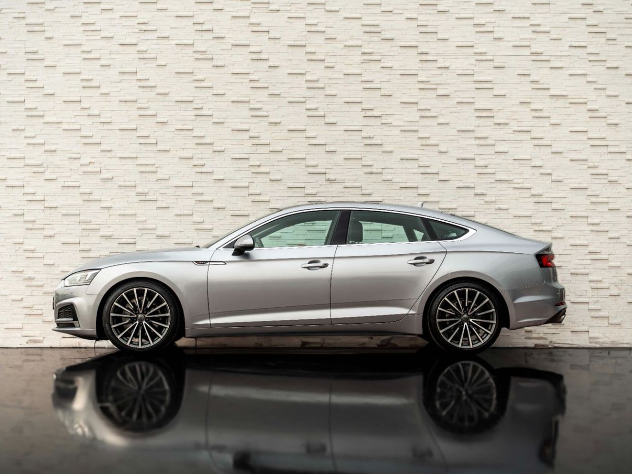 أودي A5 40 TFSI S Line 2.0L (190 HP)