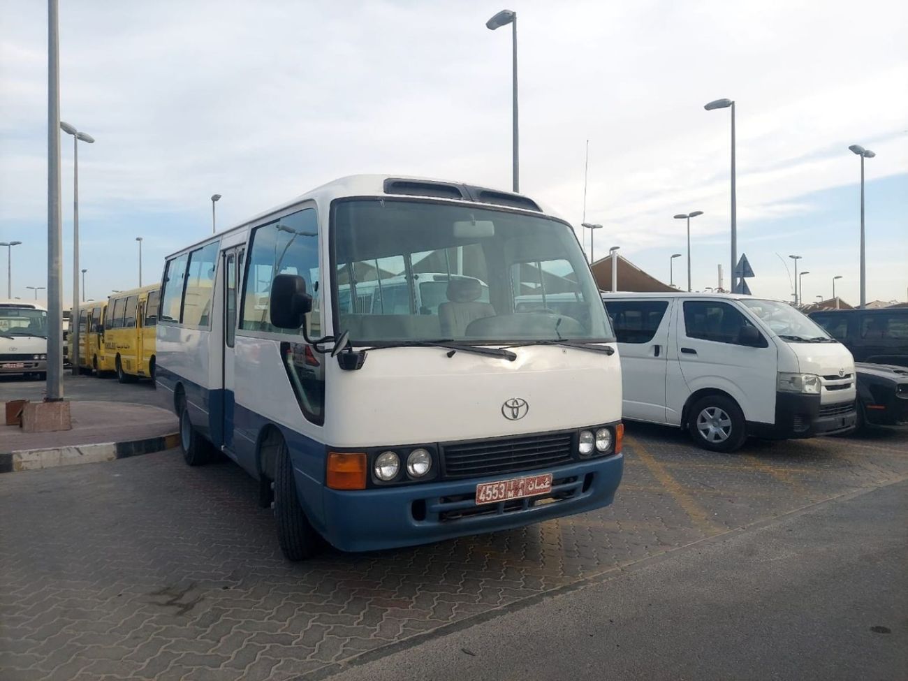 تويوتا كوستر 3.7L DIESEL 20 SEATER MANUAL TRANSMISSION ( FOR RE-EXPORT ONLY )