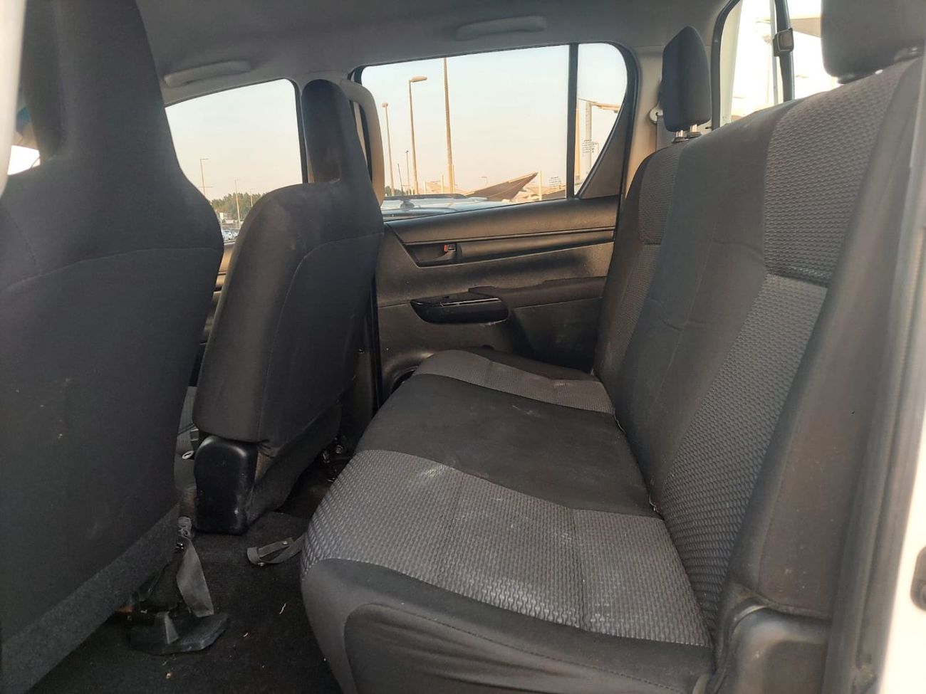 Toyota Hilux DC 2.4L 4WD DIESEL MANUAL TRANSMISSION