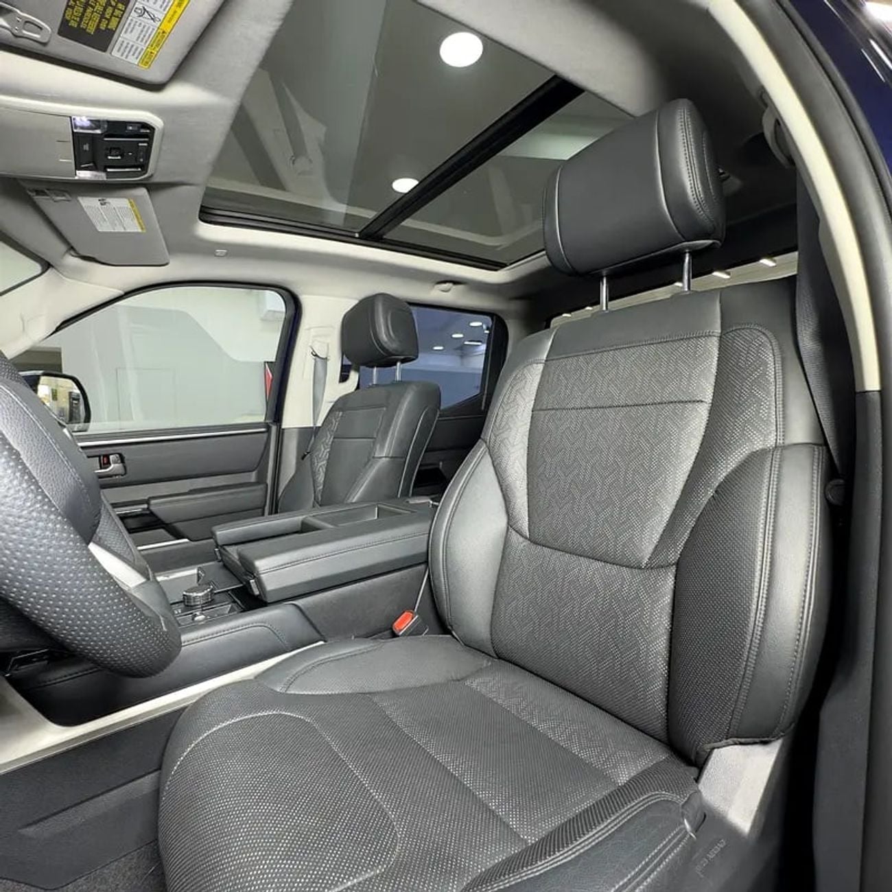 تويوتا تاندرا Crewmax Limited 5.7L Limited