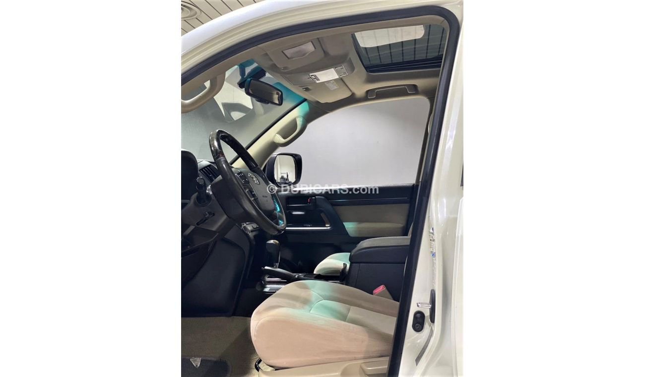Toyota Land Cruiser TOYOTA LAND CRUISER 2011 GXR V6 GCC WITH SUNROOF