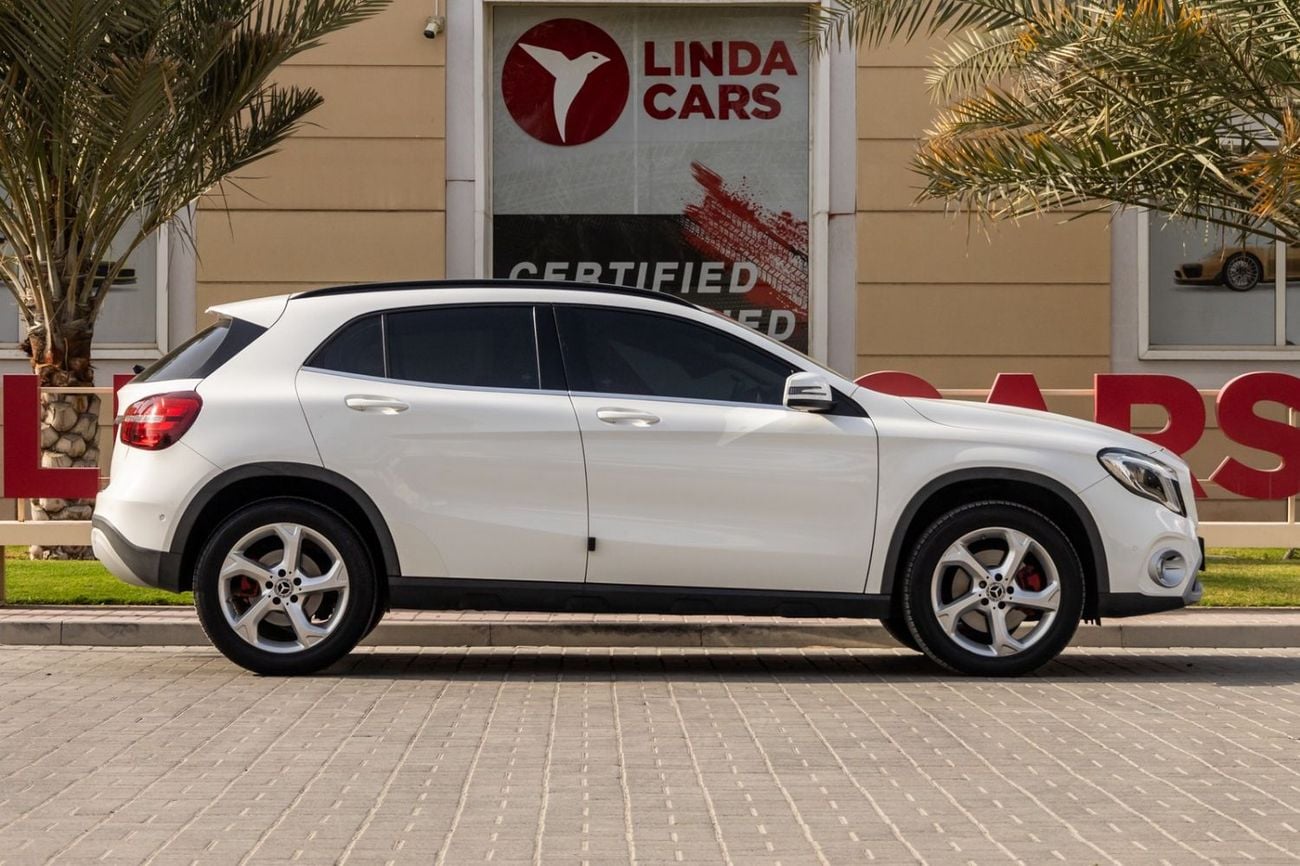 Mercedes-Benz GLA 220 Mercedes-Benz GLA 220 2018 Korean specs for 1,014.00 AED monthly