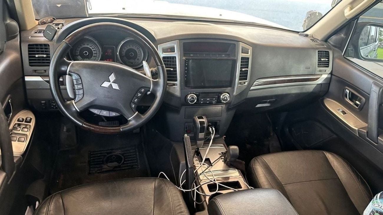 Mitsubishi Pajero GLS HIGHLINE Mitsubishi Pajero / Shogun / Montero 2015 GCC specs