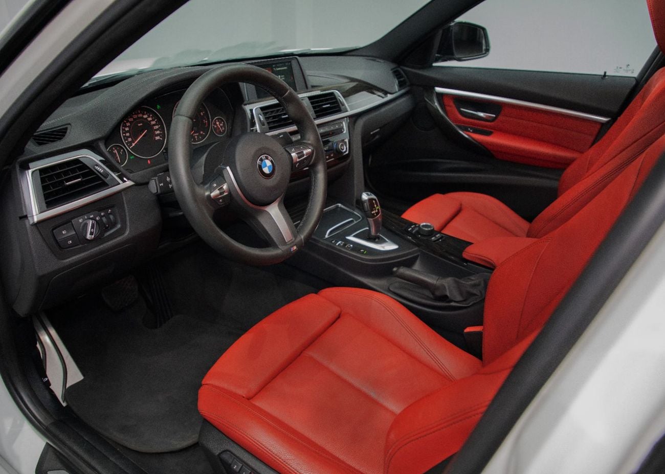 بي أم دبليو 318i M SPORTS