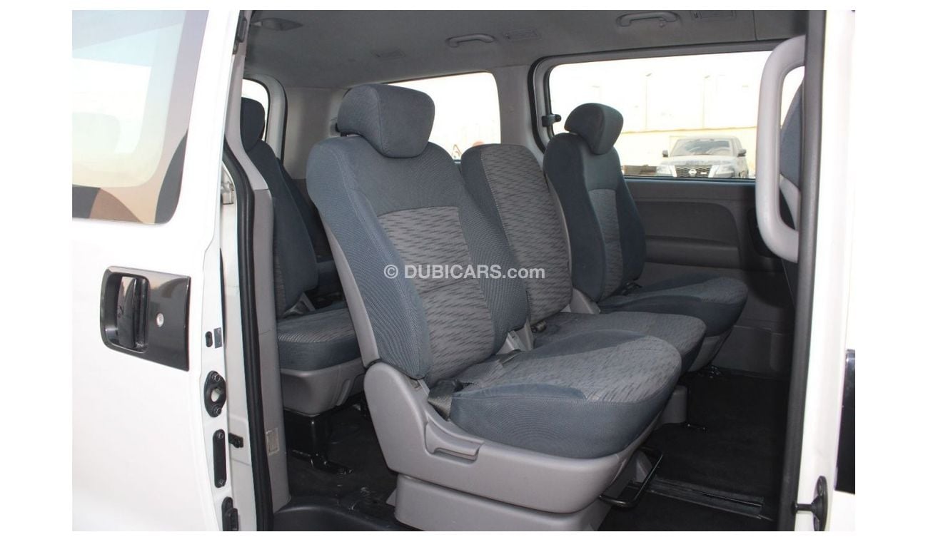 Hyundai H-1 Std Std Hyundai H1 2015 GCC in excellent condition without accidents