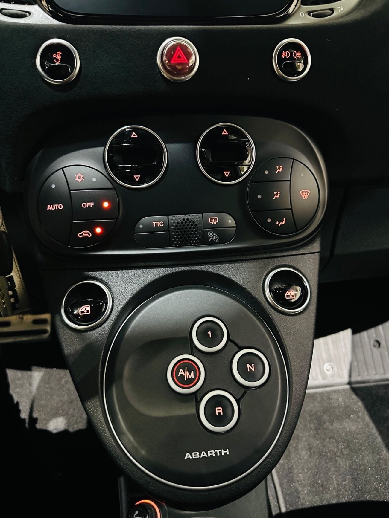 أبارث 695 Turismo