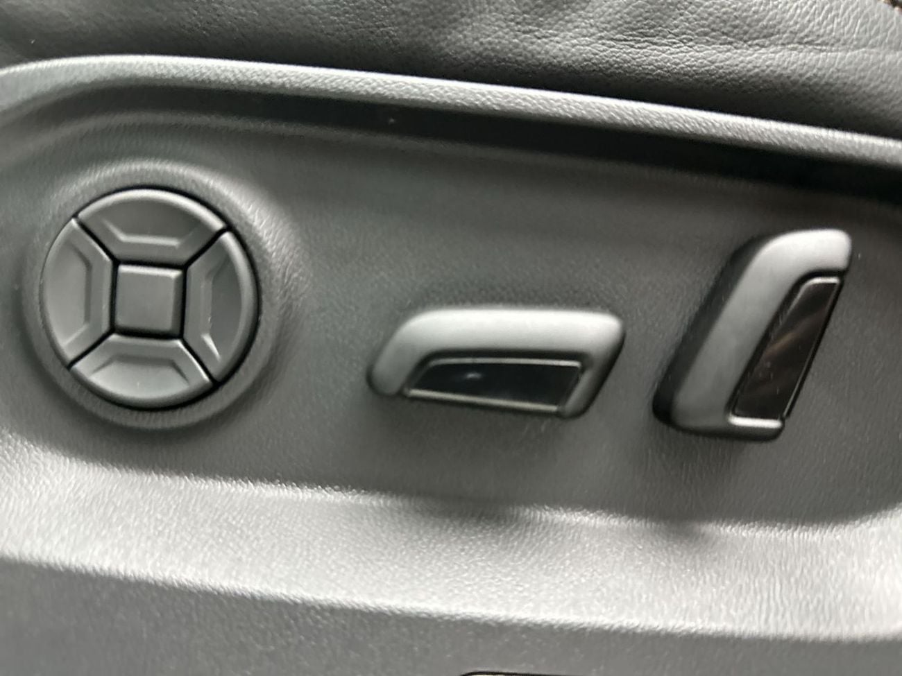 Volkswagen Touareg 3.0T TL (340 HP) Touareg Elegance (Ref#02784)