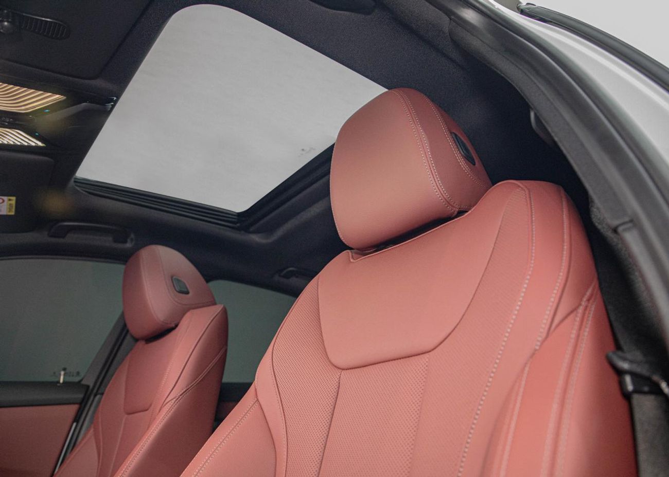 BMW 318i M-Sport • Agency Warranty + Service Contract 2030 • GCC