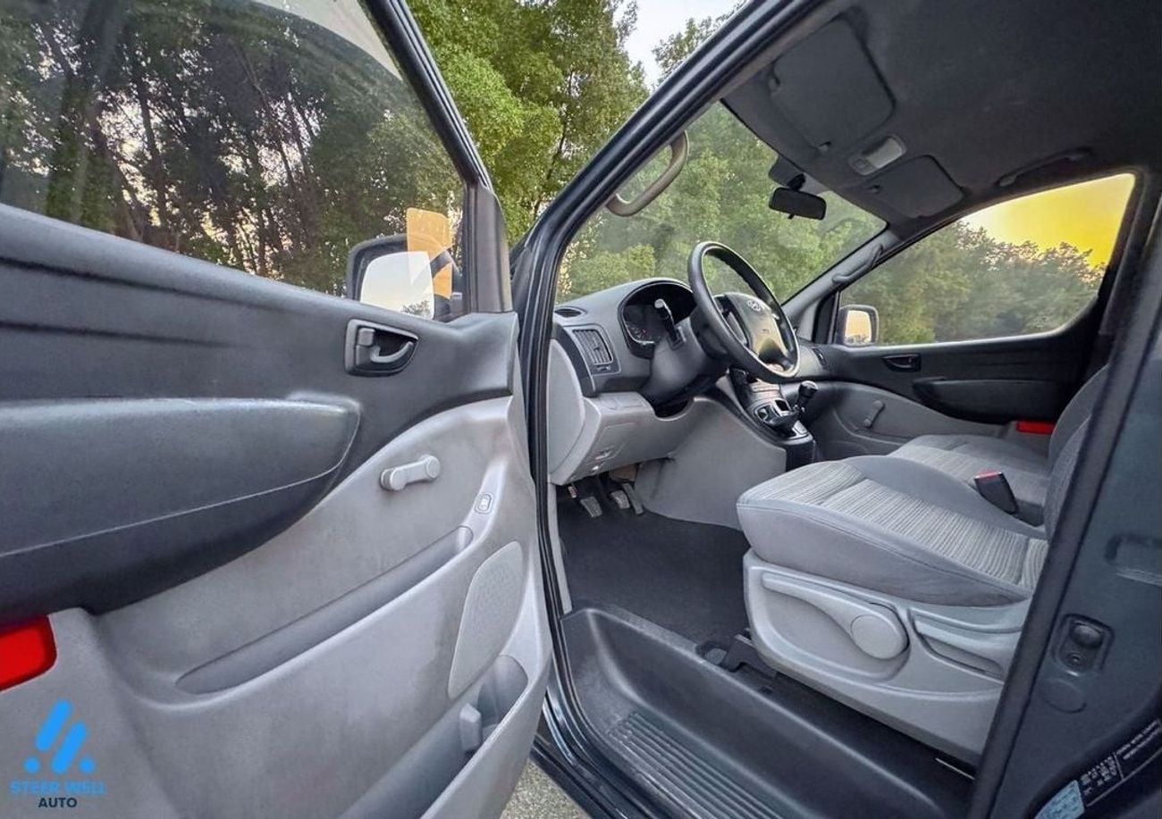 Hyundai H-1 Cargo Van 2.5L RWD MT Diesel / Well Maintained / GCC / Book now!