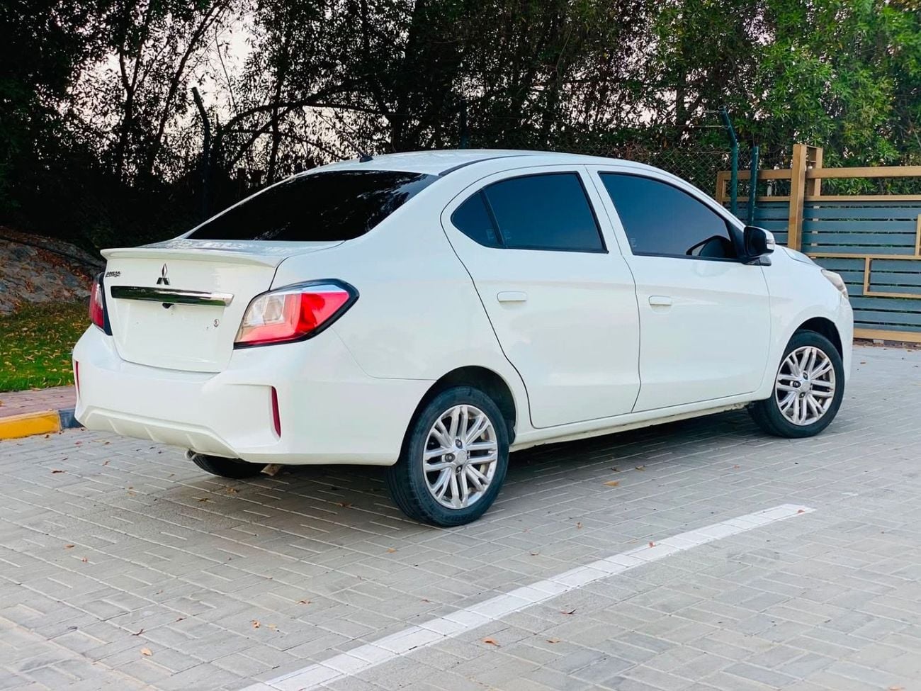Mitsubishi Attrage GLX