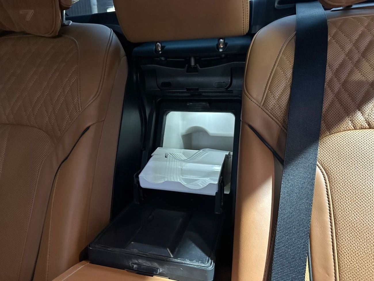 بي أم دبليو 750Li xDrive 4.4L (523 HP)