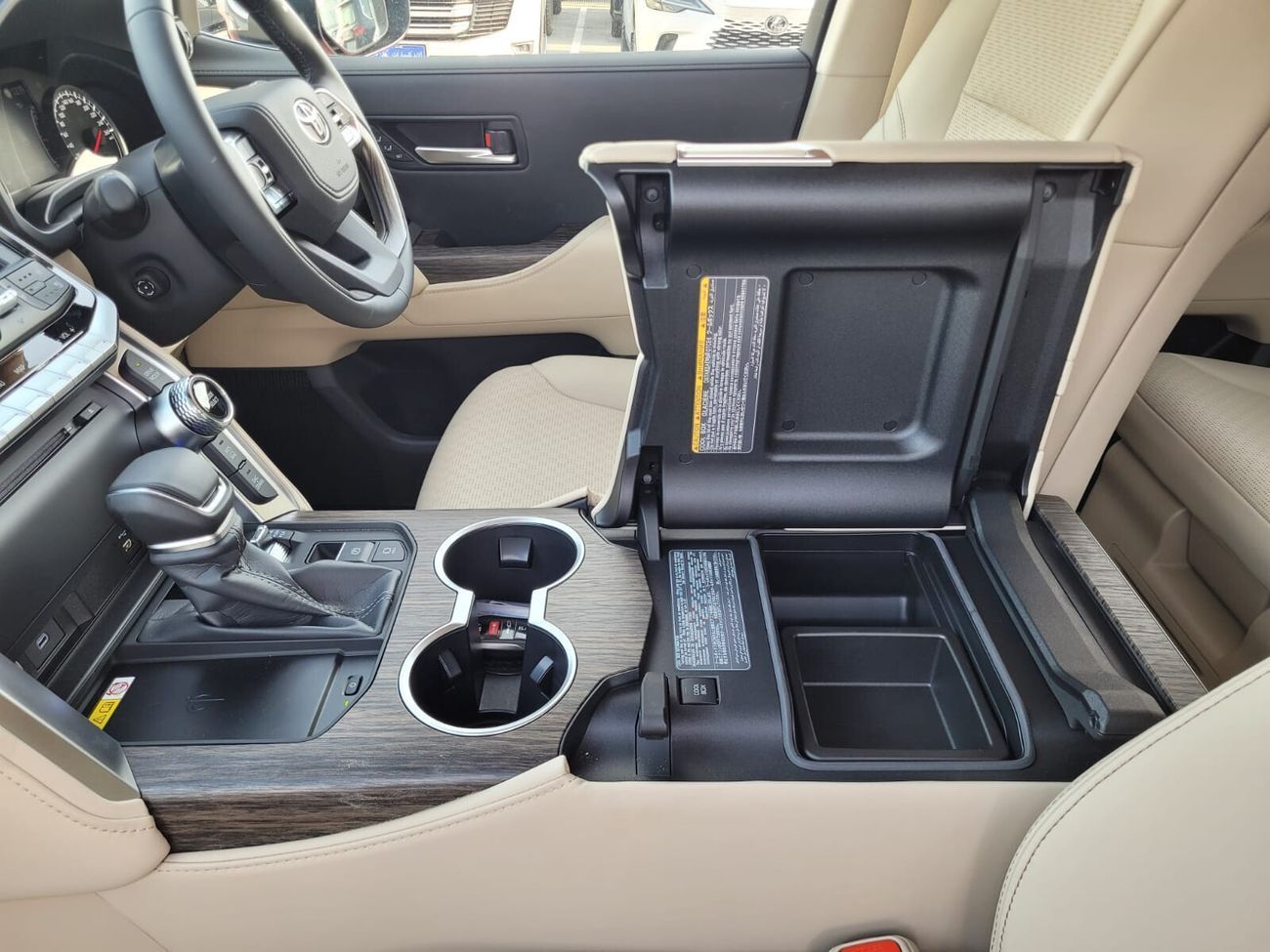 Toyota Land Cruiser RHD - 3.3 DSL - SAHARA - 7 STR - MY 2025 - BLK_BEIG (FOR EXPORT ONLY)