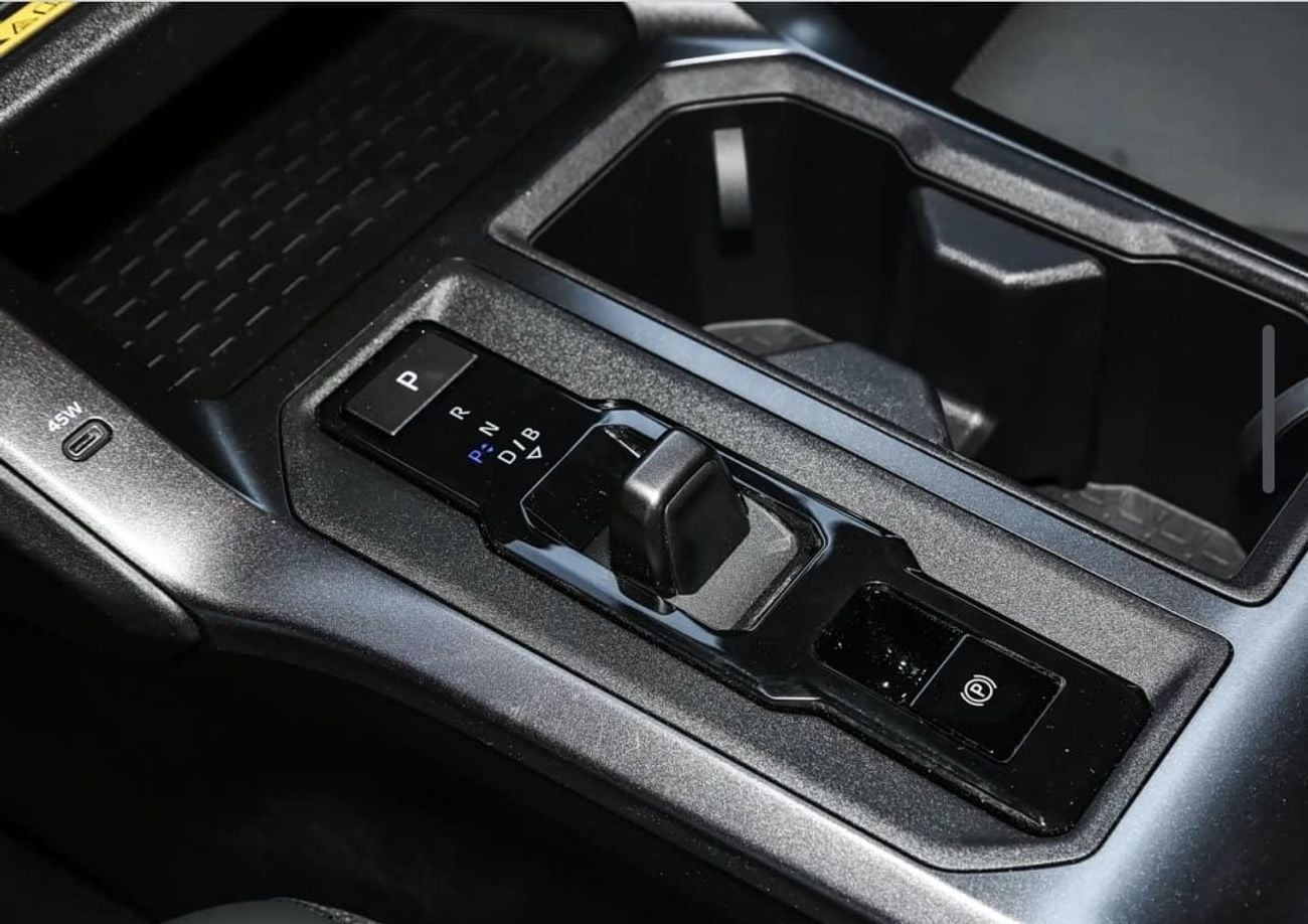 تويوتا راف ٤ Toyota RAV4 Luxury Hybrid 2WD تويوتا RAV4 الفاخرة 2.0 لتر هجينة دفع ثنائي