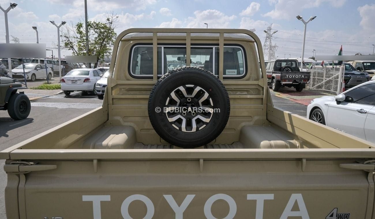 Toyota Land Cruiser Pick Up LC79 Pickup 4.0L Petrol V6 D/C, A/T Mid Option