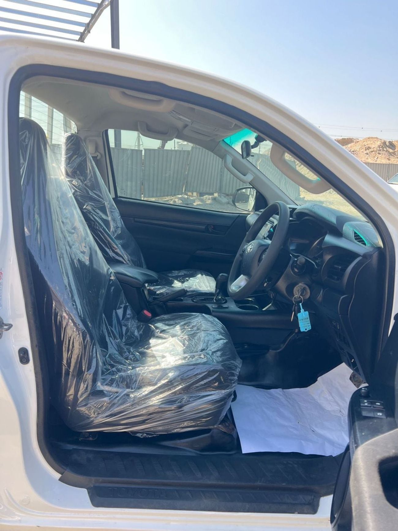 Toyota Hilux diesel ,2.8 liter ,right hand drive ,single cabin ,4wd ,2017 ,only for export available