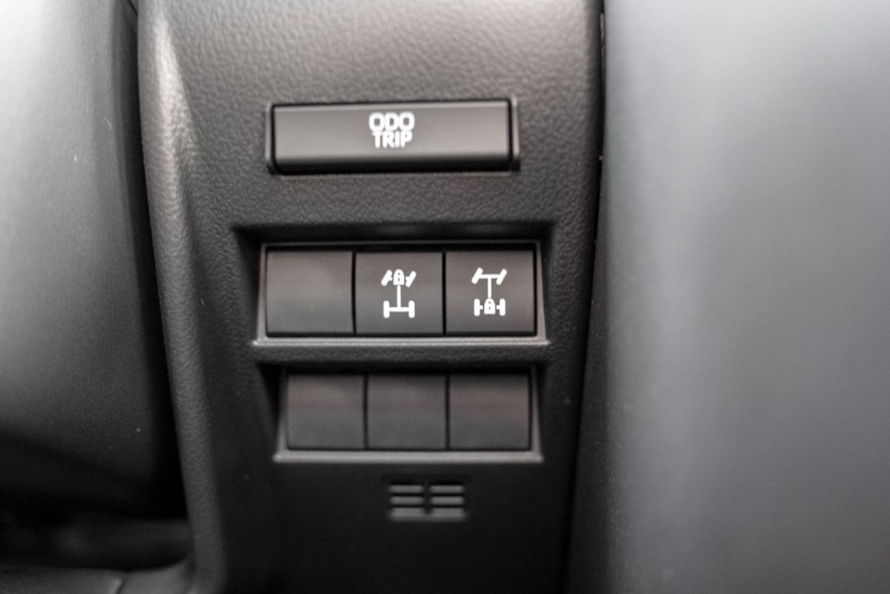 تويوتا لاند كروزر Toyota Land Cruiser VX 2025 4.0L Petrol