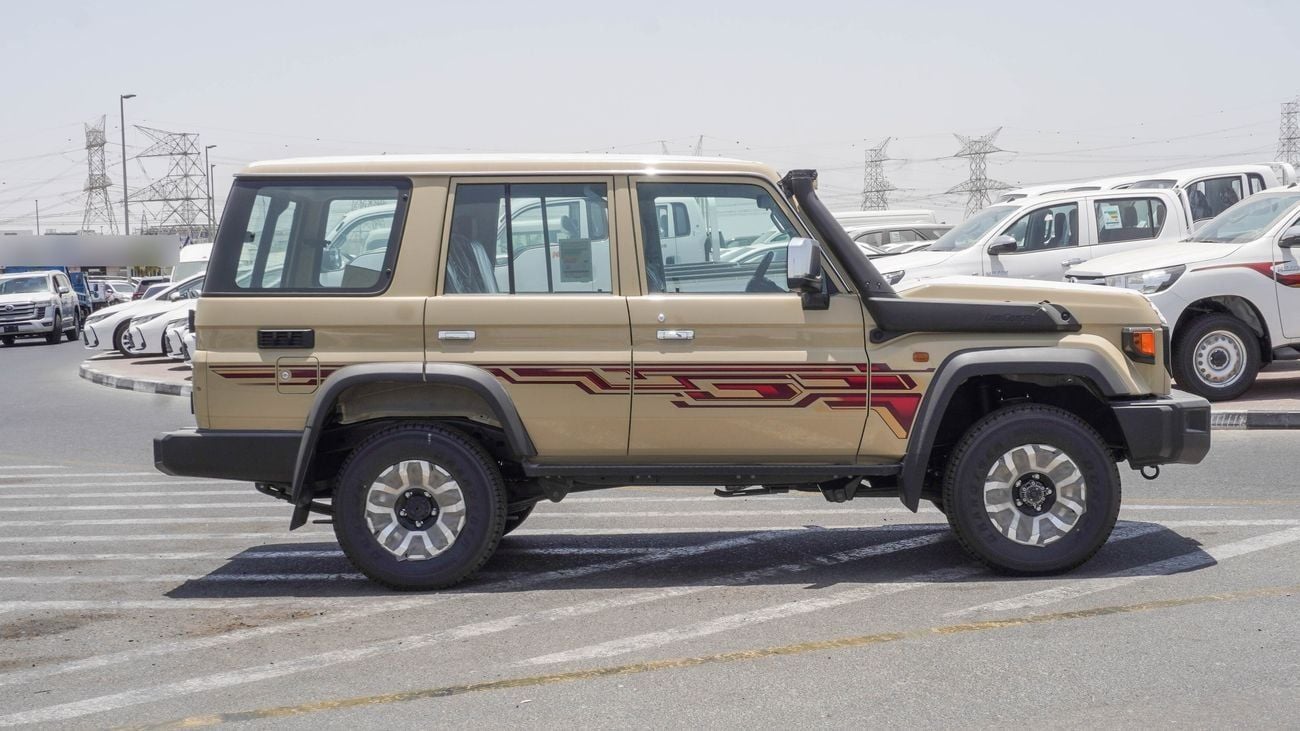 تويوتا لاند كروزر 70 LX 4.0 L V6
