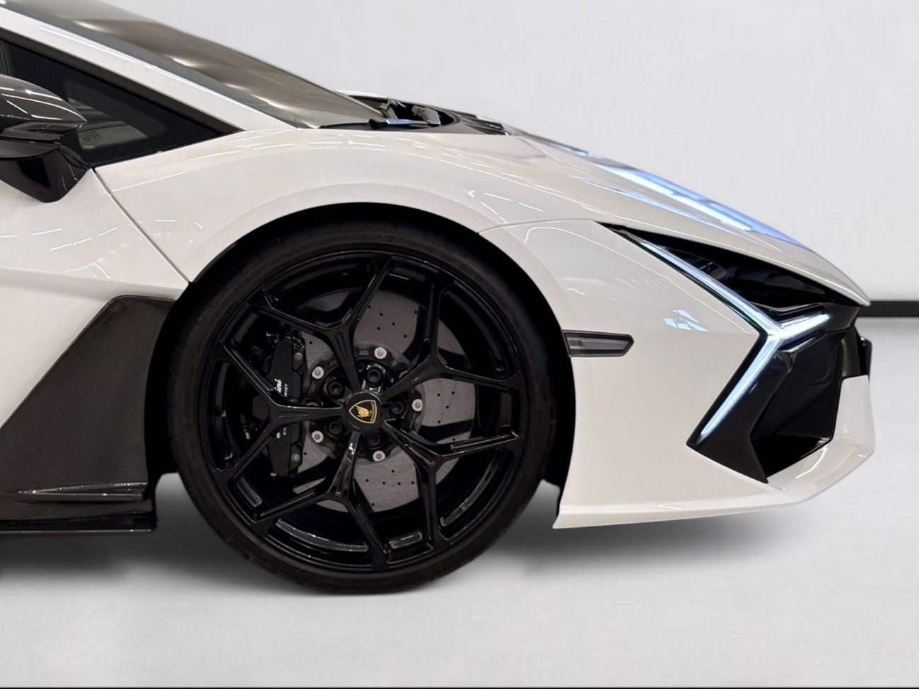 لامبورغيني ريفويلتو AED 30,400 P.M | 0% DOWN PAYMENT | LAMBORGHINI REVUELTO CARBON EDITION | 6.5L V12 HYBRID – 1,001 HP 