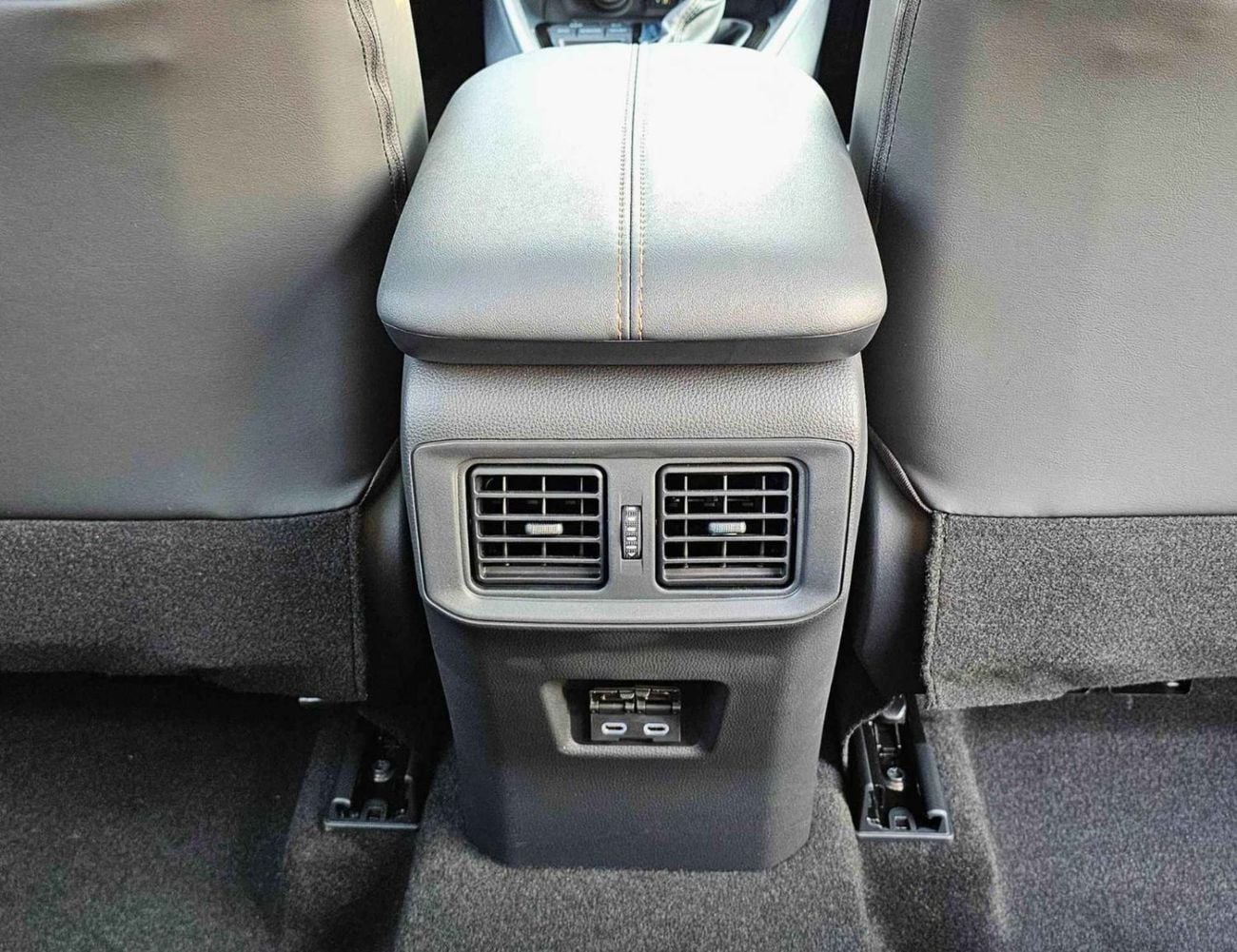 تويوتا راف ٤ HYBRID ELITE PLUS E-CVT/ 2.5L V4 4WD / PANORAMIC ROOF / POWER SEATS (CODE # RHEP4)