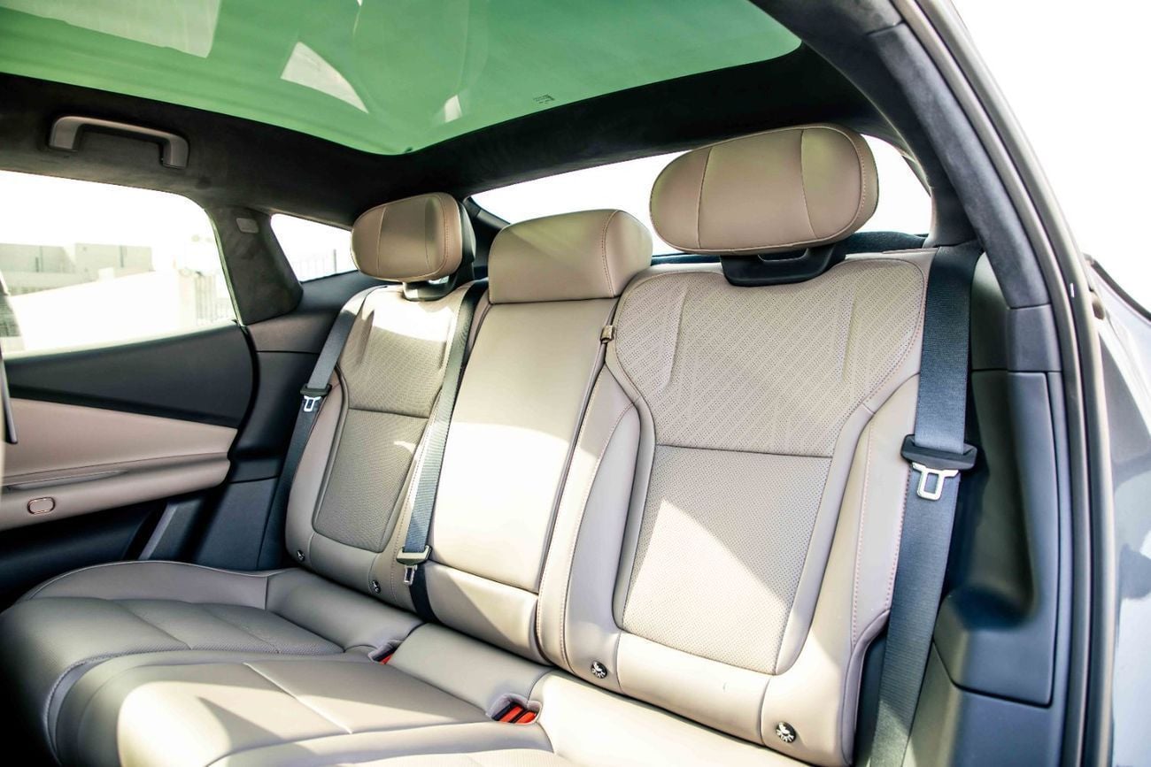 لينك أند كو Z10 2025 Lynk & Co Z10 Max - Fluid Grey Inside Beige