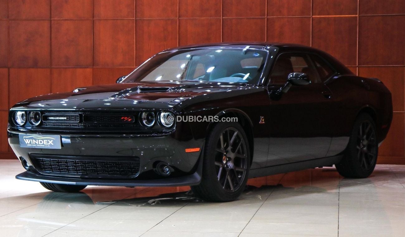 Dodge Challenger 6.4 L HEMI