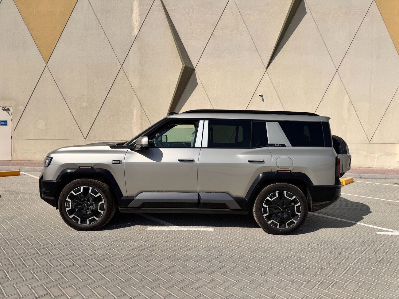 بي واي دي ليوبارد 8 Smart and Brave Flagship Edition (7 Seats) - Electric Side Step -  2025 Brand New (Export)