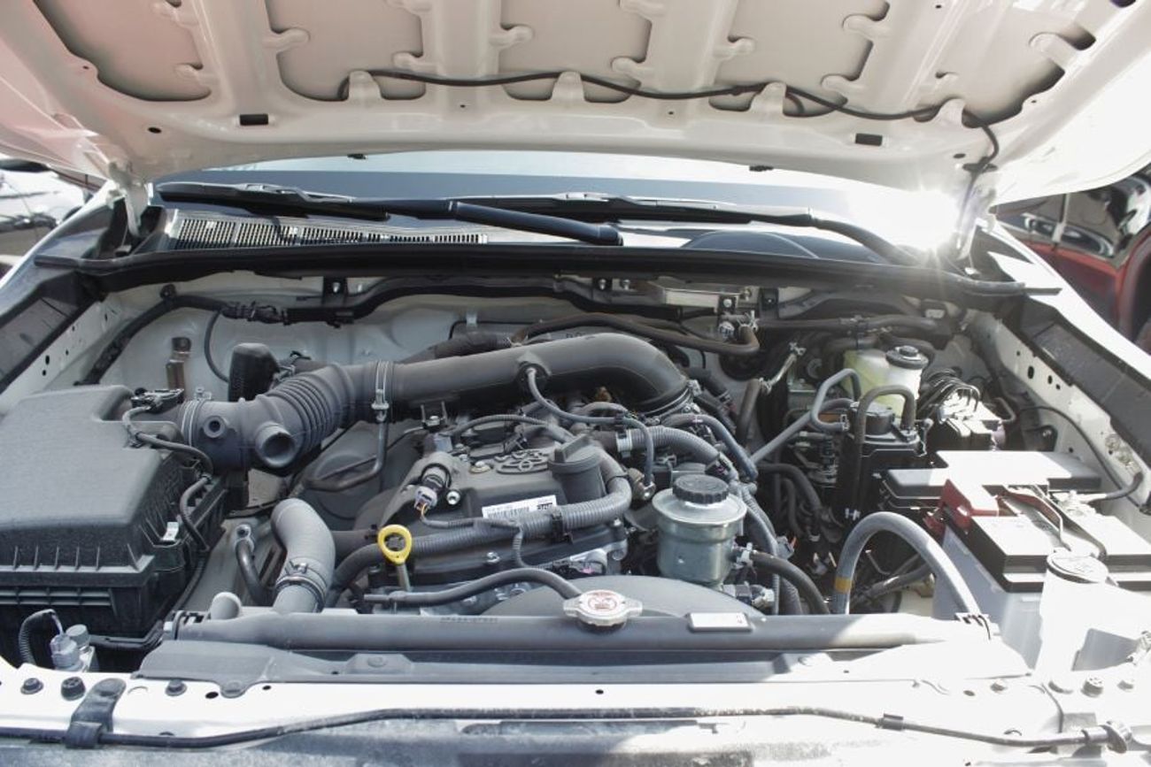 تويوتا هيلوكس GLX 2.7L Single Cab Utility 4WD M/T